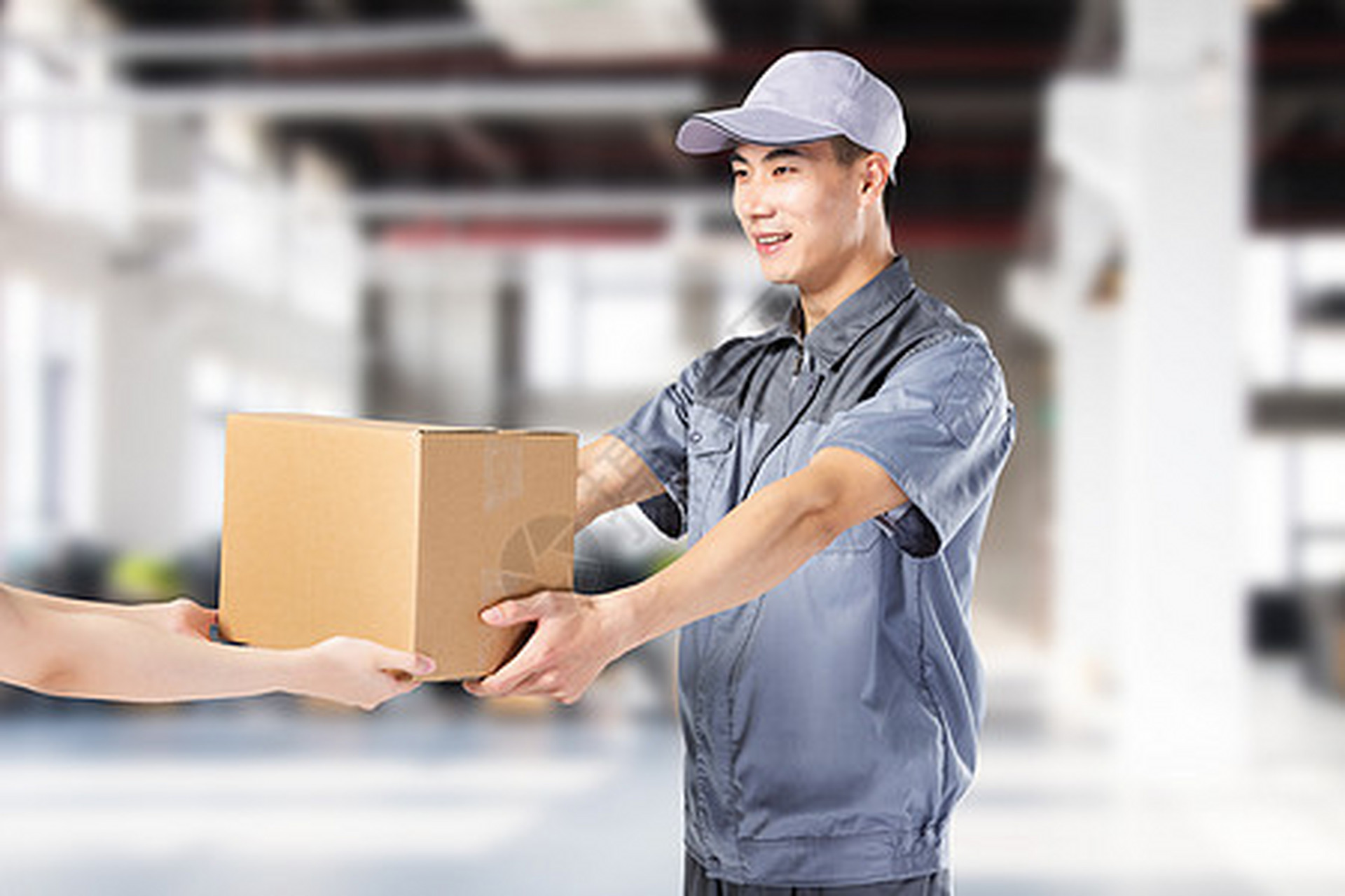 網(wǎng)購燃?xì)鉄崴髋渌碗y題 無配送服務(wù)到家的解決方案